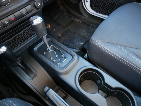 Used 2018 Jeep Wrangler Sahara w/ Connectivity Group image 24