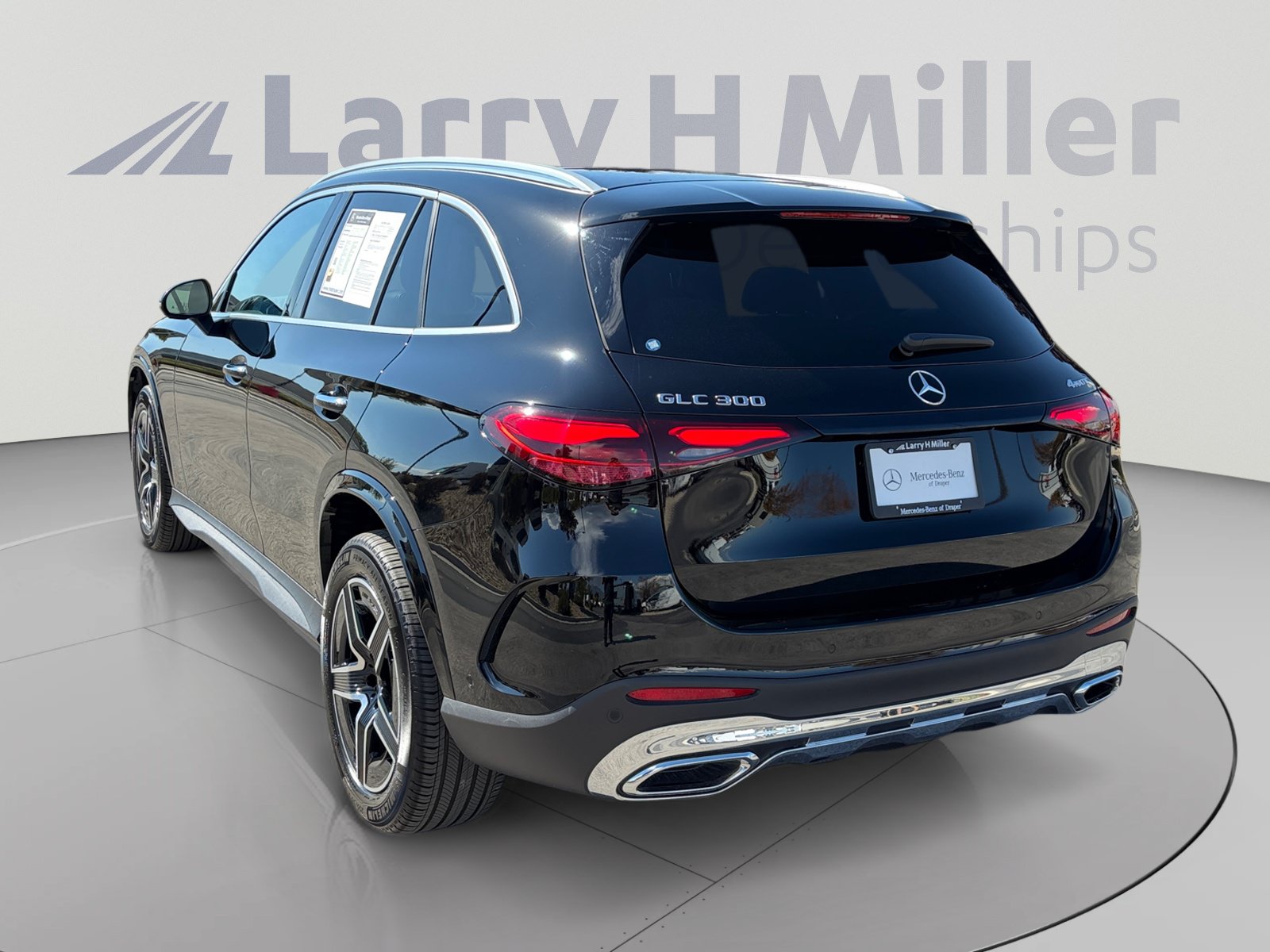Used 2026 Mercedes-Benz GLC 300 4MATIC image 3
