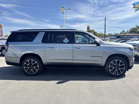 Used 2025 Chevrolet Suburban RST image 4