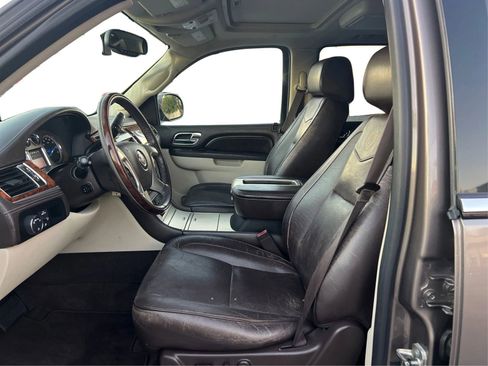 Used 2014 Cadillac Escalade Platinum image 9