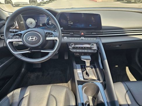 Used 2025 Hyundai Elantra Limited FWD image 22