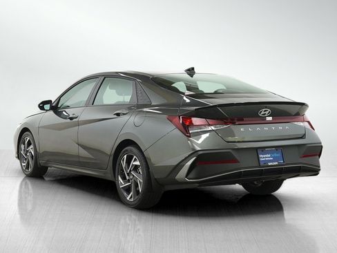 Certified 2025 Hyundai Elantra Sport FWD image 3