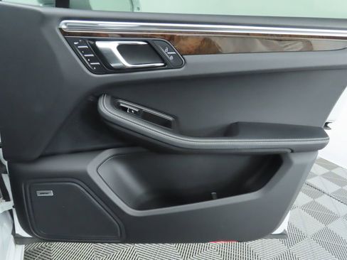Used 2022 Porsche Macan S image 26