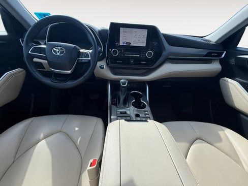 Used 2023 Toyota Highlander XLE image 13