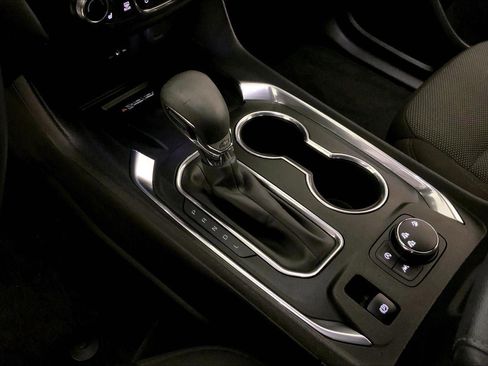 Used 2023 Chevrolet Traverse LT image 17