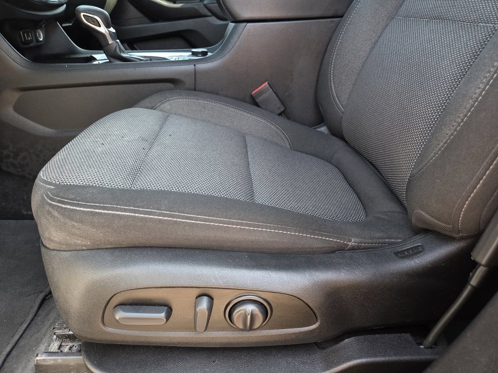 Used 2023 Chevrolet Traverse LT FWD image 16
