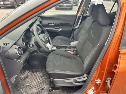 Certified 2022 Nissan Kicks SV w/ Interior Electronics Package image 11