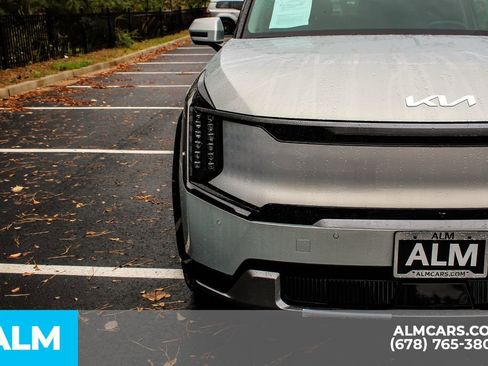 Used 2024 Kia EV9 Land image 12