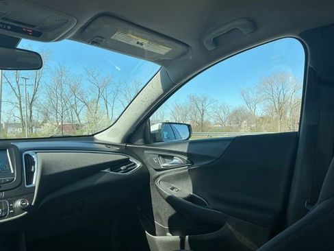 Used 2016 Chevrolet Malibu LT image 25