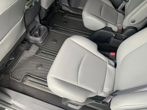 Used 2022 Toyota Sienna XLE AWD/4WD image 28