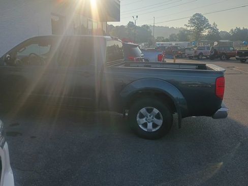 Used 2013 Nissan Frontier SV w/ SV Value Truck Pkg AWD/4WD image 20