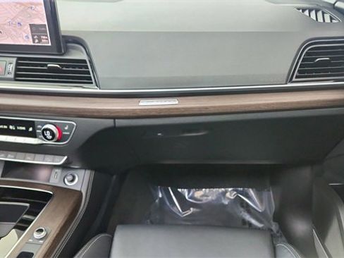 Used 2025 Audi Q5 e Premium Plus w/ Premium Plus Package image 36