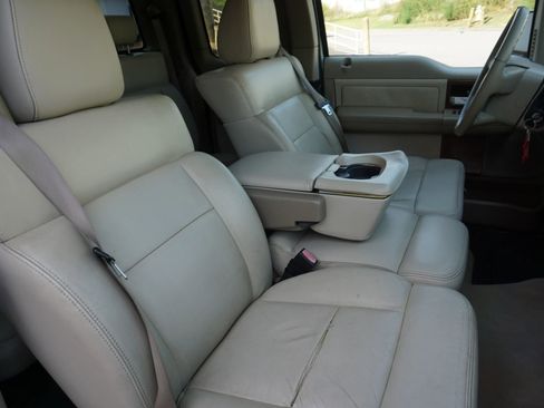 Used 2004 Ford F150 Lariat image 17