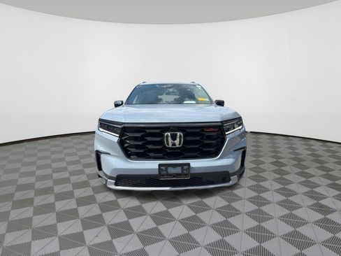 Used 2025 Honda Pilot TrailSport image 2