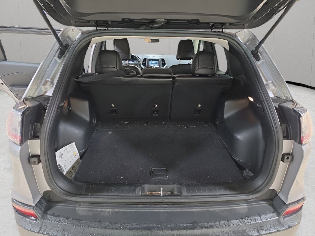 Used 2019 Jeep Cherokee Latitude Plus AWD/4WD image 14