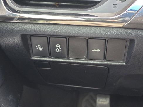 Used 2018 Toyota Avalon XLE image 11