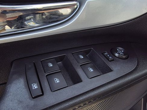 Used 2017 Chevrolet Equinox LT w/ Convenience Package image 12