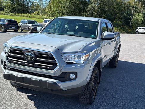 Used 2019 Toyota Tacoma SR5 AWD/4WD image 8