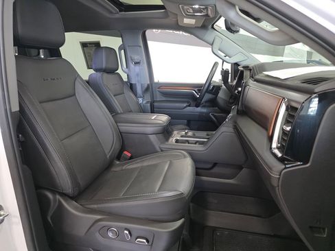 Used 2024 GMC Sierra 3500 Denali w/ Technology Package AWD/4WD image 12