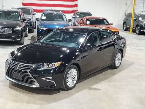 Used 2017 Lexus ES 350 w/ Accessory Package FWD image 37