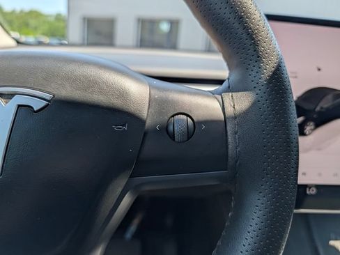 Used 2023 Tesla Model Y Long Range AWD/4WD image 21