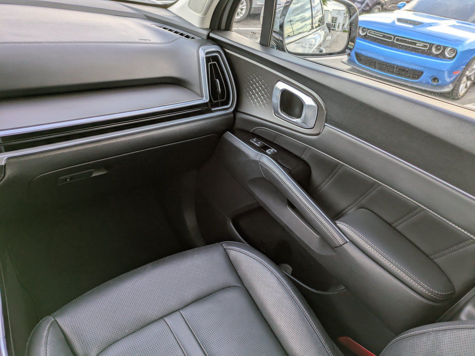 Certified 2025 Kia Sorento SX FWD image 15