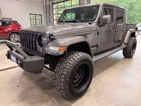Used 2021 Jeep Gladiator Overland AWD/4WD image 4