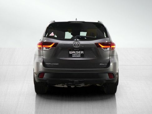Used 2019 Toyota Highlander SE image 5
