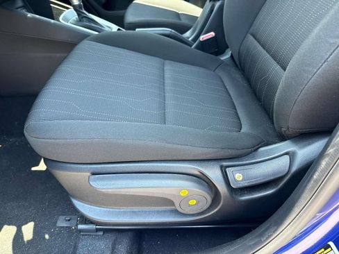 Used 2023 Hyundai Venue SE FWD image 17