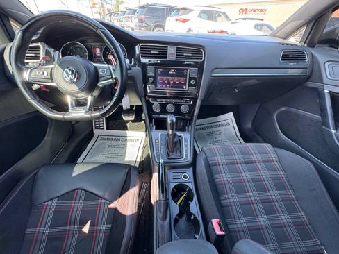 Used 2018 Volkswagen Golf 4-Door FWD image 25