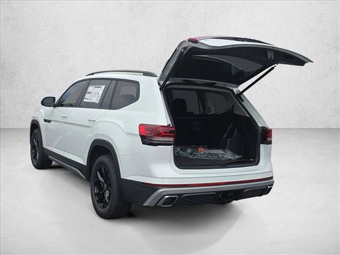 New 2026 Volkswagen Atlas Peak Edition AWD/4WD image 3