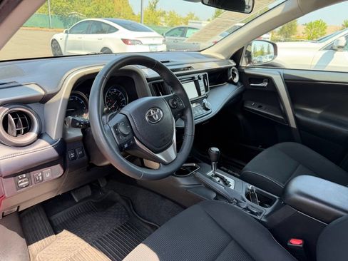 Used 2018 Toyota RAV4 XLE AWD/4WD image 15