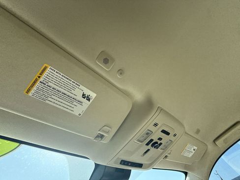 Used 2023 GMC Yukon Denali AWD/4WD image 25