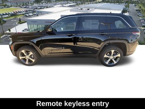 New 2026 Jeep Grand Cherokee Limited w/ Luxury Tech Group II RWD image 8