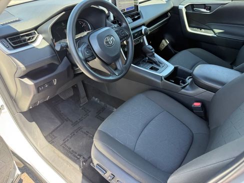 Used 2025 Toyota RAV4 XLE AWD/4WD image 12