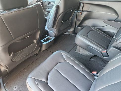 New 2026 Chrysler Pacifica Select image 21