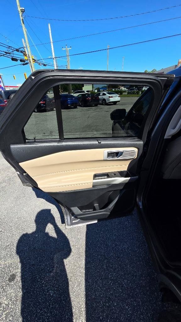 Used 2021 Ford Explorer Limited w/ Equipment Group 301A RWD image 14