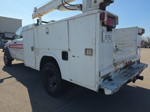 Used 2011 RAM 4500 4x4 Crew Cab w/ ST Decor Group image 7