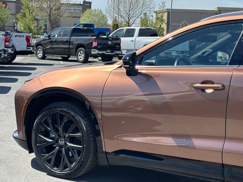 Used 2025 Toyota Crown Signia image 3