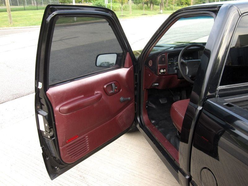 Used 1995 Chevrolet Silverado 1500 2WD Regular Cab image 18