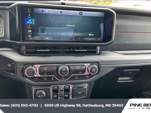 Used 2024 Jeep Wrangler Unlimited Rubicon image 22