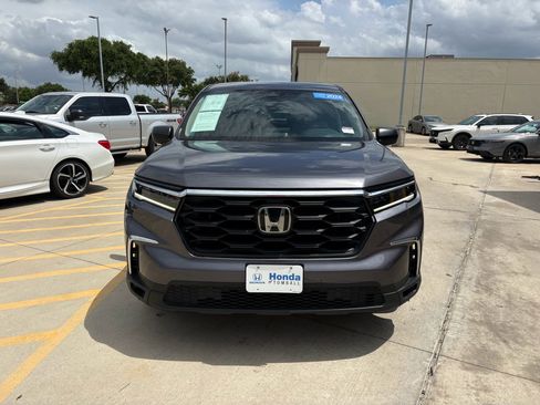 Used 2024 Honda Pilot LX image 3
