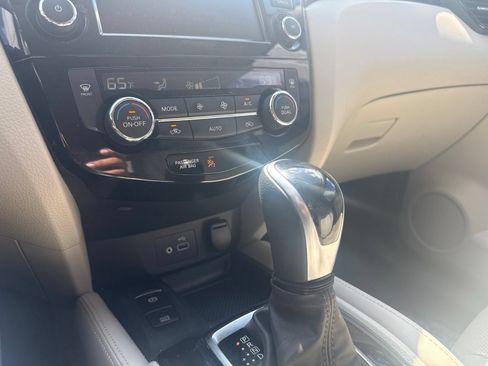 Used 2019 Nissan Rogue Sport SL FWD image 18