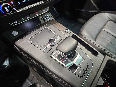 Used 2020 Audi Q5 e Premium Plus w/ Premium Plus Package image 18