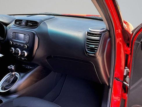 Used 2016 Kia Soul + FWD image 14