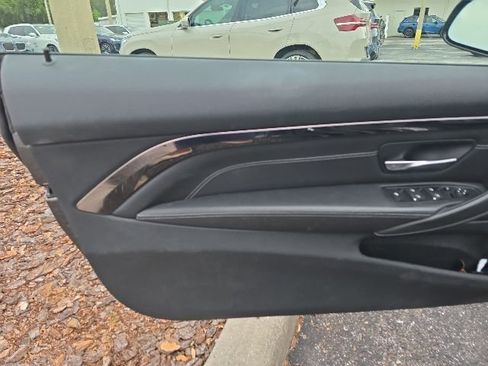 Used 2018 BMW M4 Convertible RWD image 9