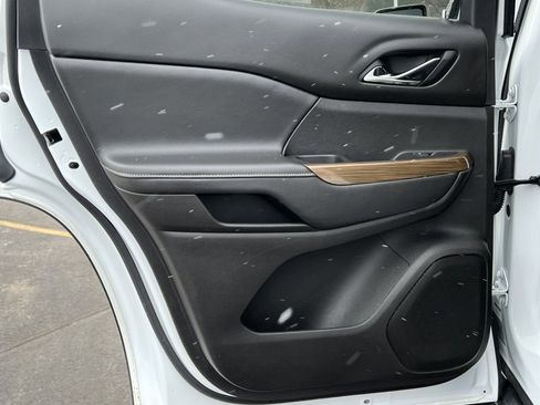 Used 2023 GMC Acadia SLE w/ LPO, Floor Liner Package image 36