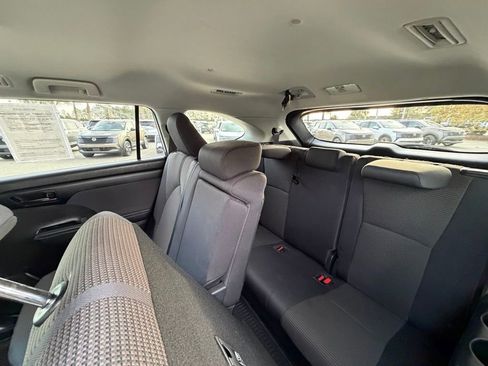 Used 2023 Toyota Highlander LE image 26