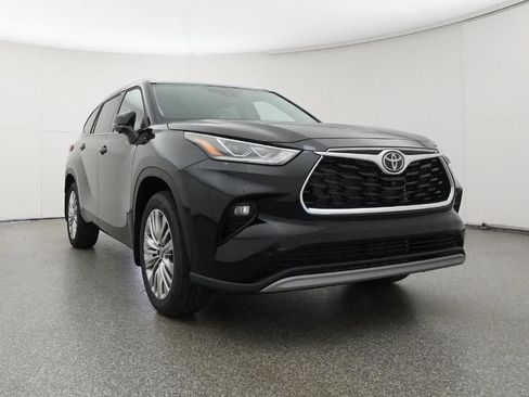 New 2026 Toyota Highlander Platinum image 30