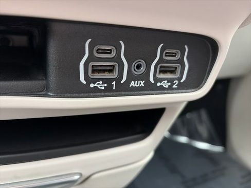 Used 2024 Chrysler Pacifica Touring-L FWD image 56